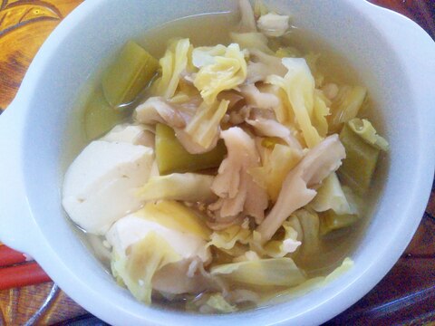 豆腐キャベツ舞茸スナップエンドウのスープ